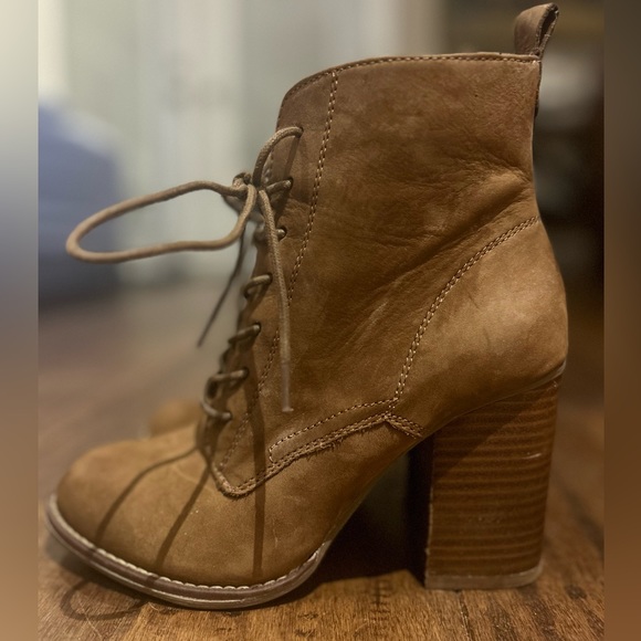 Aldo Booties size 7. Just like new! - Picture 2 of 6